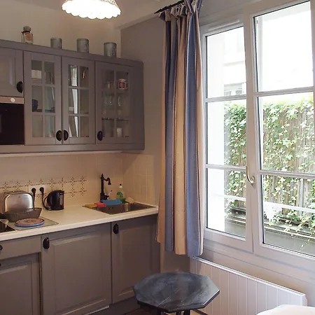 Apartment Petit - Oasis In Marais