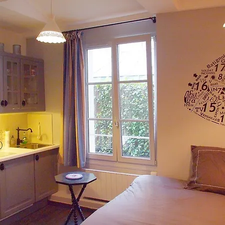 Petit - Oasis In Marais