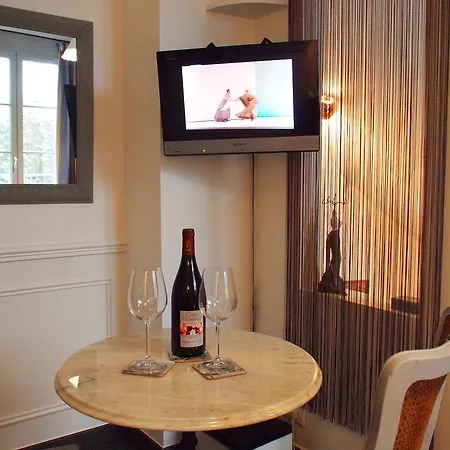 Petit - Oasis In Marais Apartman